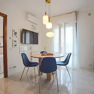  Appartamento Modern Flat With Light And Sun On The Sweet Terrace